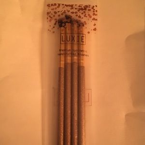 New Luxie Luminous Eye Set . 4 glittery brushes.